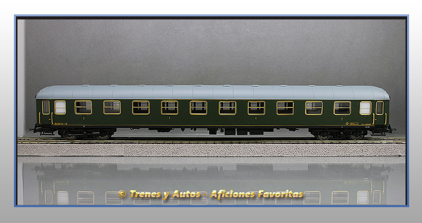 Coche pasajeros Serie 8000 AA-8089 - Renfe