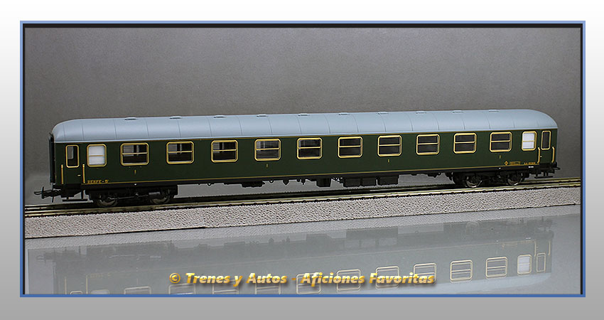 Coche pasajeros Serie 8000 AA-8089 - Renfe