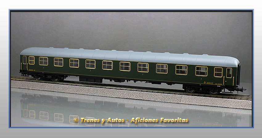 Coche pasajeros Serie 8000 AA-8089 - Renfe