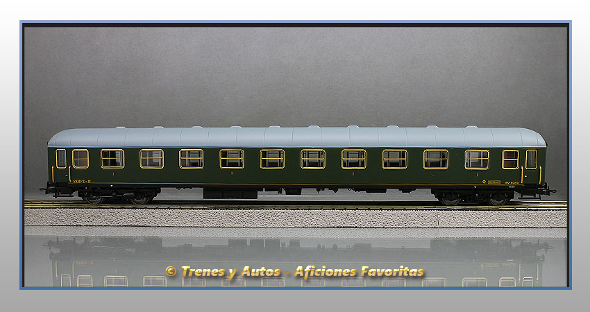 Coche pasajeros Serie 8000 AA-8089 - Renfe