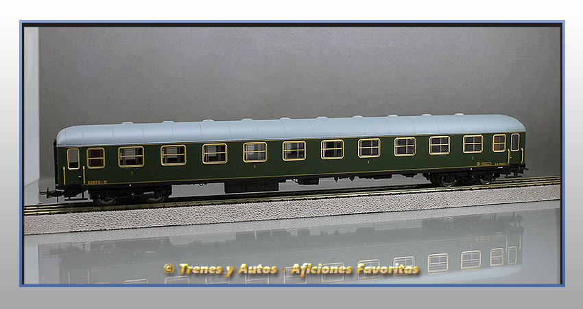 Coche pasajeros Serie 8000 AA-8089 - Renfe