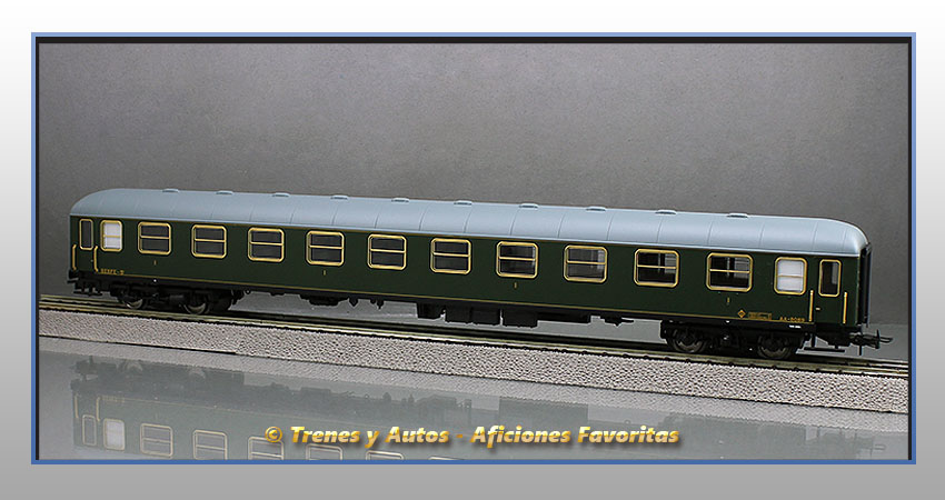 Coche pasajeros Serie 8000 AA-8089 - Renfe