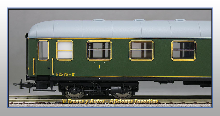 Coche pasajeros Serie 8000 AA-8089 - Renfe