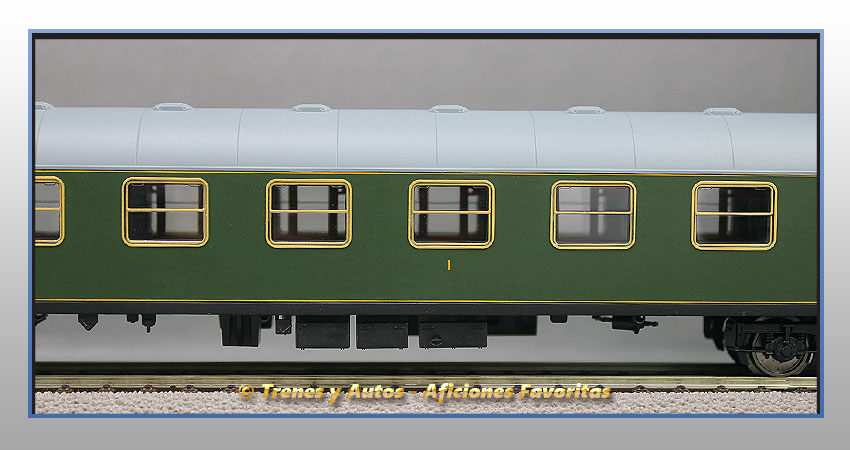 Coche pasajeros Serie 8000 AA-8089 - Renfe