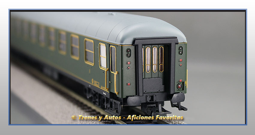 Coche pasajeros Serie 8000 AA-8089 - Renfe