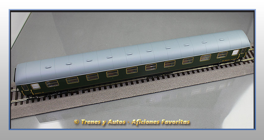 Coche pasajeros Serie 8000 AA-8089 - Renfe