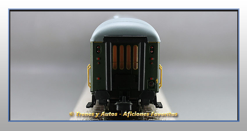 Coche pasajeros Serie 8000 BB-8571 - Renfe