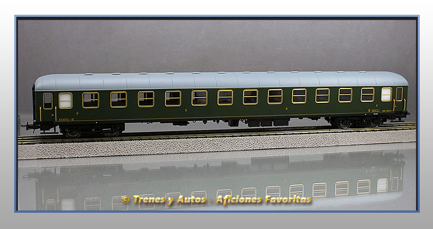 Coche pasajeros Serie 8000 BB-8571 - Renfe