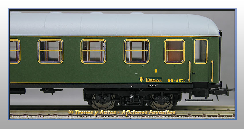 Coche pasajeros Serie 8000 BB-8571 - Renfe