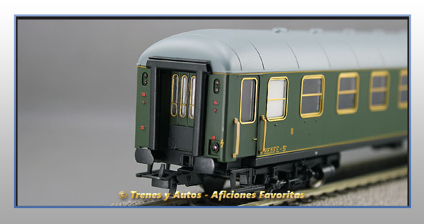 Coche pasajeros Serie 8000 BB-8571 - Renfe
