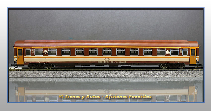 Coche pasajeros Serie 10200 "Estrella" BB-10220 - Renfe