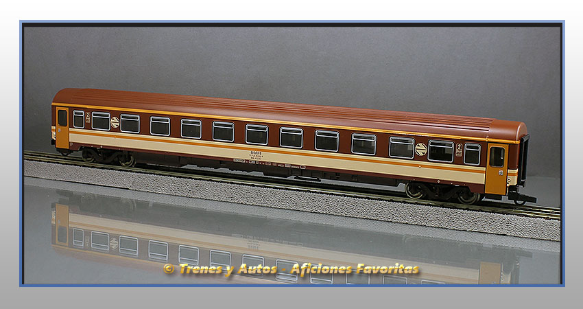 Coche pasajeros Serie 10200 "Estrella" BB-10220 - Renfe