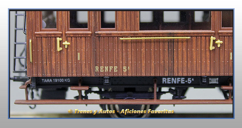Coche pasajeros Serie 1678/1835 Ahv-1833 - Renfe