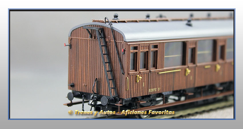 Coche pasajeros Serie 1678/1835 Ahv-1833 - Renfe