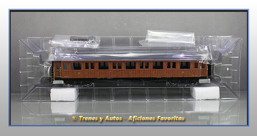 Coche pasajeros madera Largo Recorrido CC-651 - Renfe