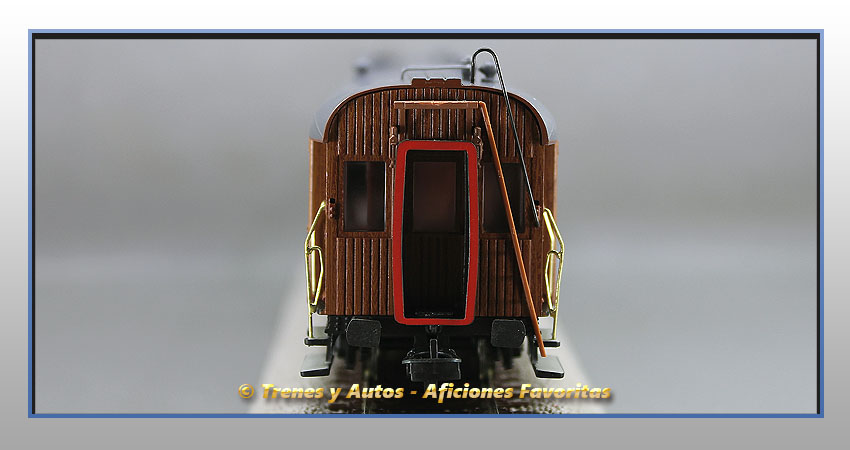 Coche pasajeros madera Largo Recorrido CC-651 - Renfe