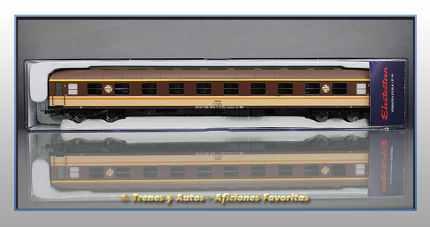 Coche pasajeros Serie 8000 "Estrella" AA-8049 Clase 1ª - Renfe