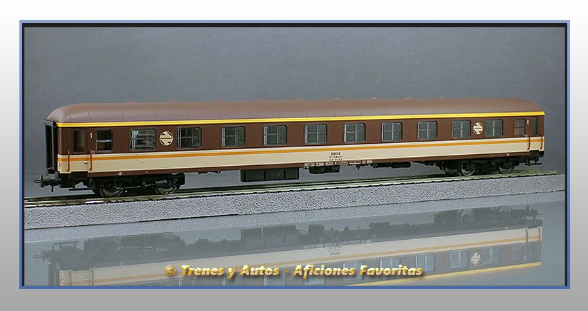 Coche pasajeros Serie 8000 "Estrella" AA-8049 Clase 1ª - Renfe