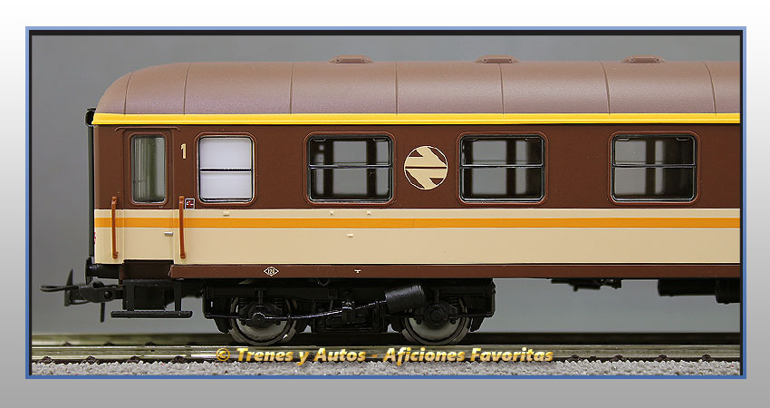 Coche pasajeros Serie 8000 "Estrella" AA-8049 Clase 1ª - Renfe