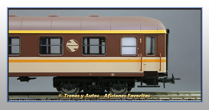 Coche pasajeros Serie 8000 "Estrella" AA-8049 Clase 1ª - Renfe