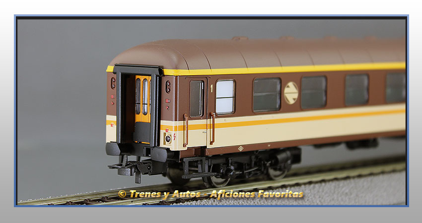 Coche pasajeros Serie 8000 "Estrella" AA-8049 Clase 1ª - Renfe