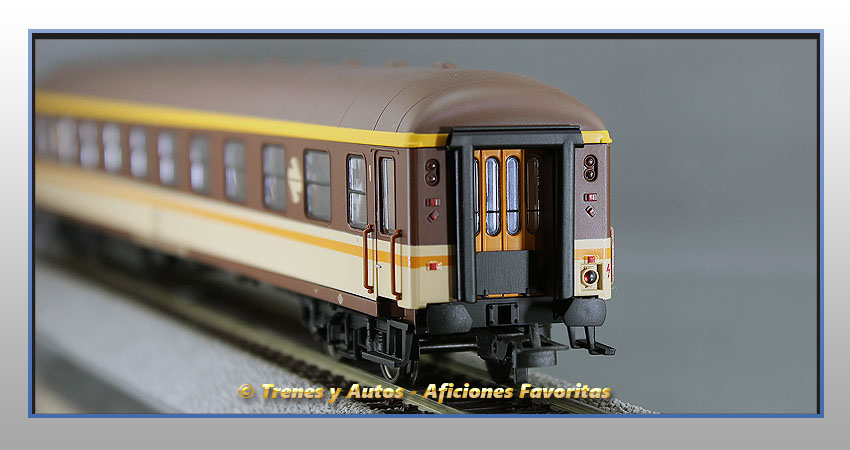 Coche pasajeros Serie 8000 "Estrella" AA-8049 Clase 1ª - Renfe