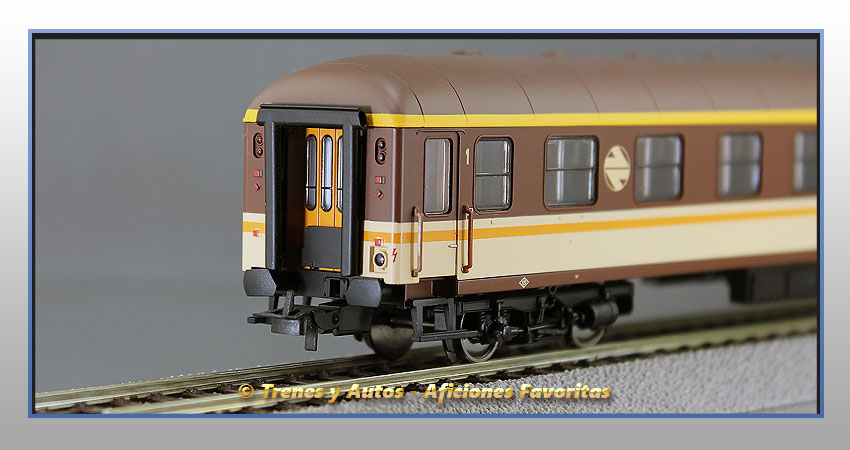 Coche pasajeros Serie 8000 "Estrella" AA-8049 Clase 1ª - Renfe