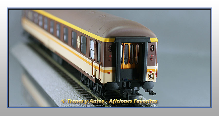 Coche pasajeros Serie 8000 "Estrella" AA-8049 Clase 1ª - Renfe