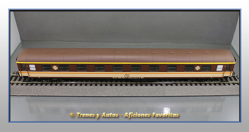 Coche pasajeros Serie 8000 "Estrella" AA-8049 Clase 1ª - Renfe