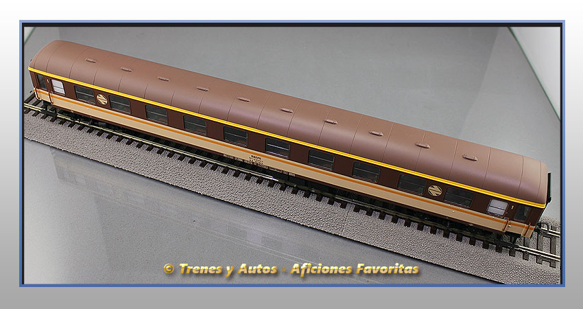 Coche pasajeros Serie 8000 "Estrella" AA-8049 Clase 1ª - Renfe