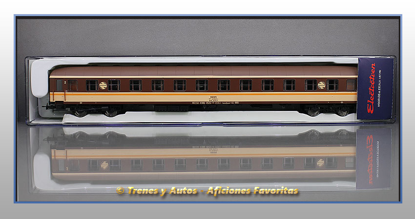 Coche pasajeros Serie 8000 "Estrella" BB-8547 2ª Clase - Renfe