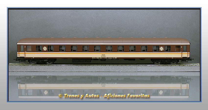 Coche pasajeros Serie 8000 "Estrella" BB-8547 2ª Clase - Renfe