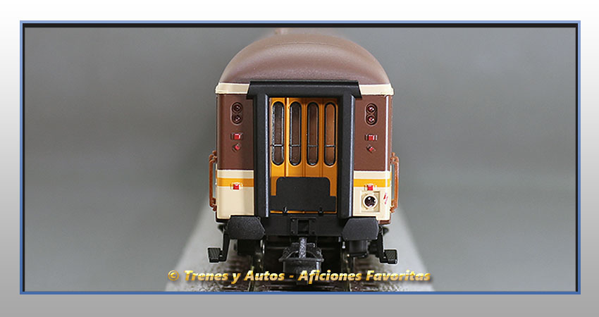 Coche pasajeros Serie 8000 "Estrella" BB-8547 2ª Clase - Renfe