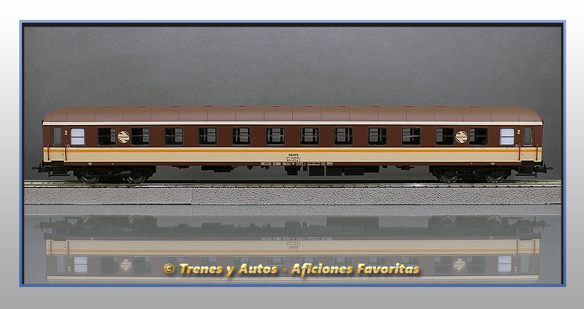 Coche pasajeros Serie 8000 "Estrella" BB-8547 2ª Clase - Renfe