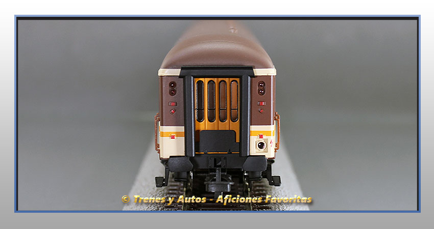 Coche pasajeros Serie 8000 "Estrella" BB-8547 2ª Clase - Renfe