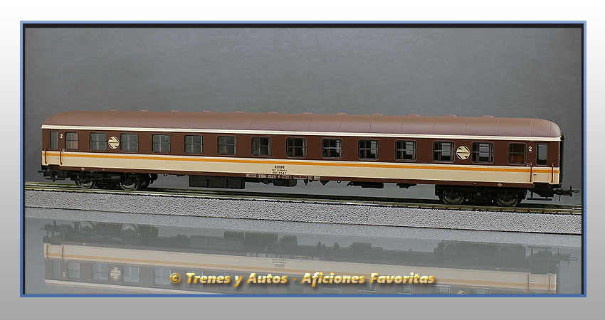 Coche pasajeros Serie 8000 "Estrella" BB-8547 2ª Clase - Renfe