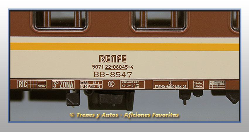 Coche pasajeros Serie 8000 "Estrella" BB-8547 2ª Clase - Renfe