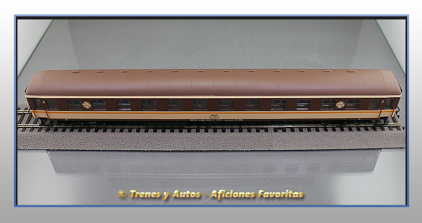 Coche pasajeros Serie 8000 "Estrella" BB-8547 2ª Clase - Renfe