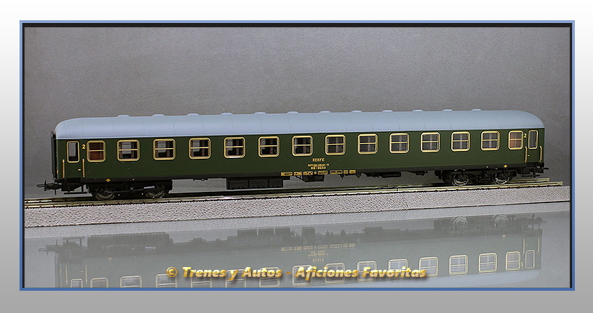 Coche pasajeros Serie 8000 BB-8640 2ª Clase - Renfe