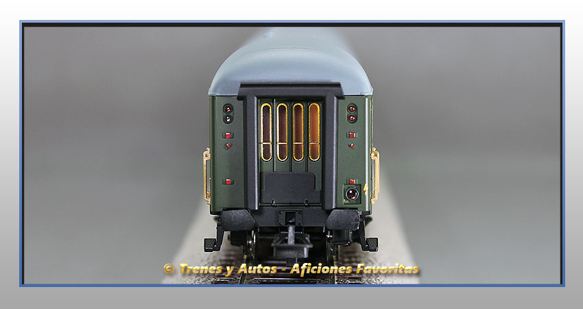 Coche pasajeros Serie 8000 BB-8640 2ª Clase - Renfe