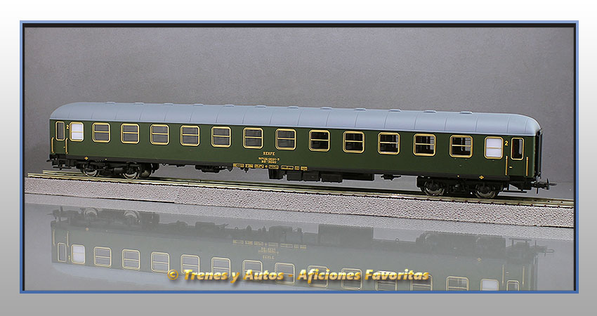 Coche pasajeros Serie 8000 BB-8640 2ª Clase - Renfe