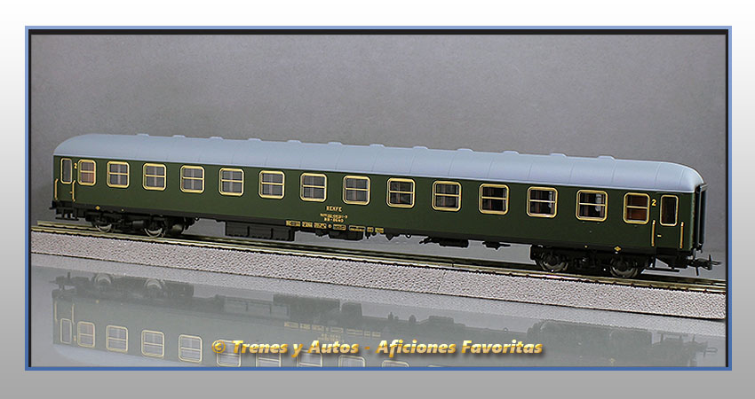 Coche pasajeros Serie 8000 BB-8640 2ª Clase - Renfe