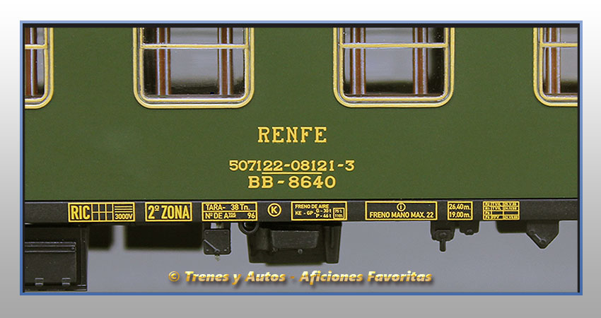 Coche pasajeros Serie 8000 BB-8640 2ª Clase - Renfe