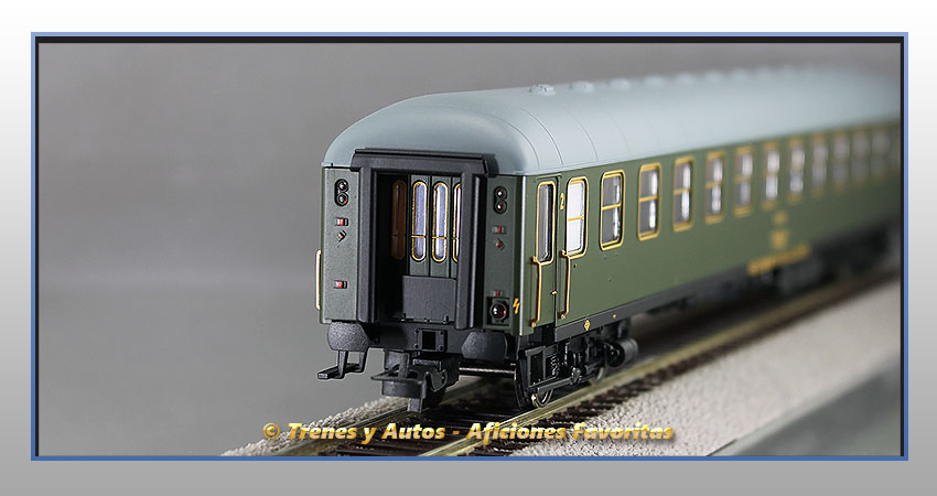 Coche pasajeros Serie 8000 BB-8640 2ª Clase - Renfe