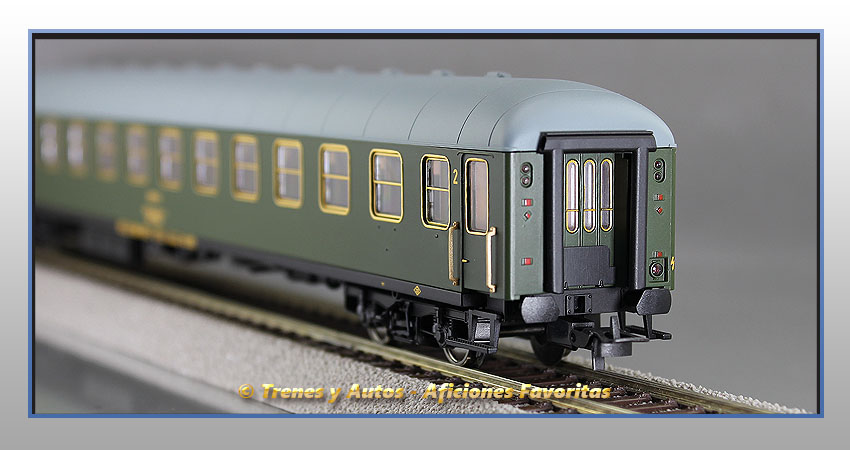 Coche pasajeros Serie 8000 BB-8640 2ª Clase - Renfe