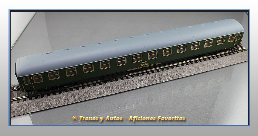 Coche pasajeros Serie 8000 BB-8640 2ª Clase - Renfe