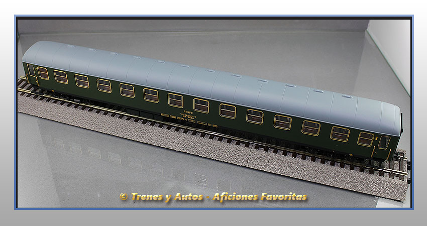 Coche pasajeros Serie 8000 BB-8640 2ª Clase - Renfe