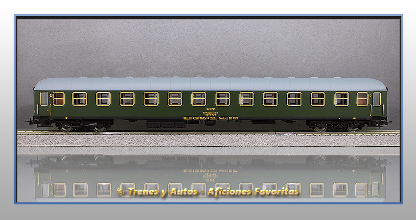 Coche pasajeros Serie 8000 BB-8705 2ª Clase - Renfe