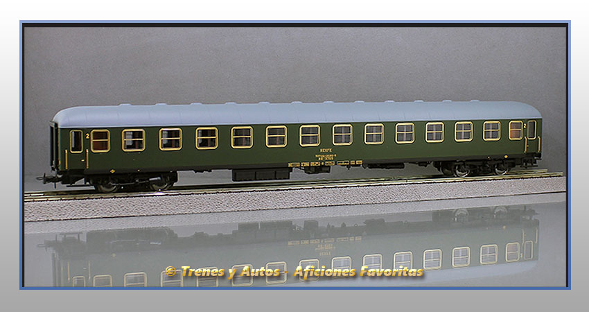Coche pasajeros Serie 8000 BB-8705 2ª Clase - Renfe