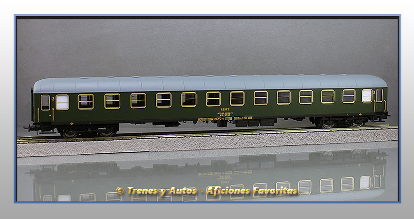 Coche pasajeros Serie 8000 BB-8705 2ª Clase - Renfe